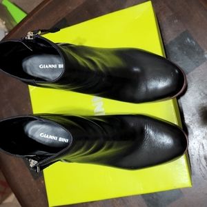 Black Gianni Bini booties